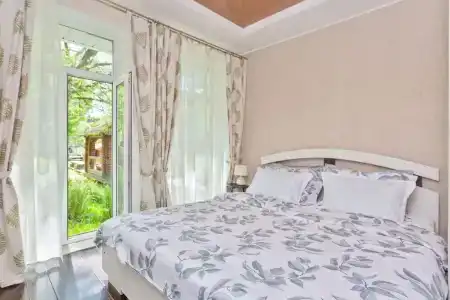 Коттедж Белый Домик у Пруда - 1