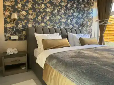 Коттедж с бассейном - 90