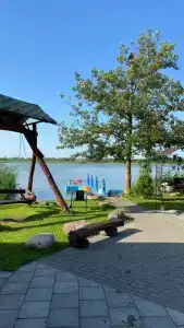 Новятка на самом берегу озера - 1