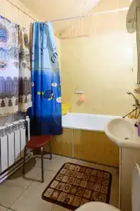 Домик у реки с бассейном и беседкой - 28
