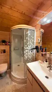 Коттедж с баней, горячей купелью, летним бассейном - 36