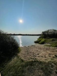 Уютный деревенский домик с русской баней возле озера в Большой Ухолоде - 8