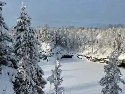 Частный дом с панорамными окнами у реки Сумериа - 23