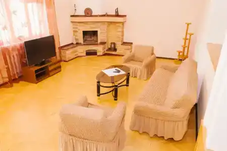 Уютный дом с камином и большим балконом - 2