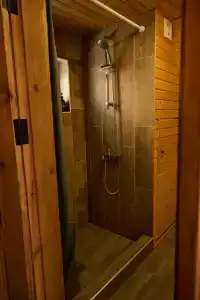 Сказочный A-frame у подножья горы - 20