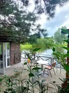 Дома на берегу озера - 1