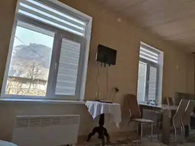 Уютный домик возле парка - 1