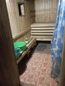 Домик у реки с бассейном и беседкой - 25