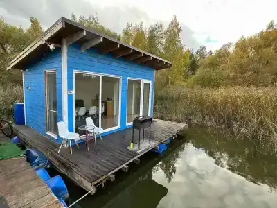 Плавучий домик-глэмпинг с видом на Минское море
