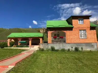 Уютный дом на берегу горной реки - 2