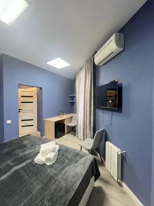 Fan House - 100