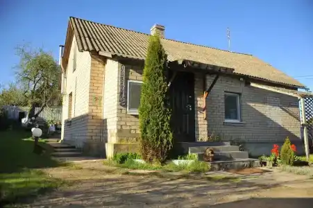 Уютный домик у озера - 0