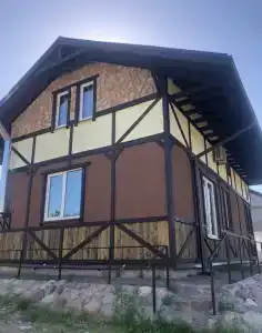 Коттедж с дизайнерской отделкой и камином - 0