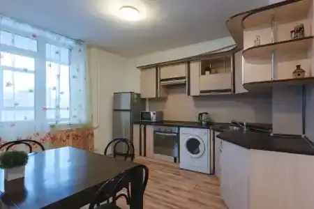 на улице Авиаторов, 42 - 8