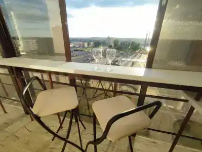 в центре, панорамный вид на площадь Победы и Амфитеатр - 3