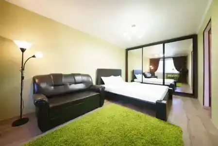 PaulMarie on Oktyabrskaya