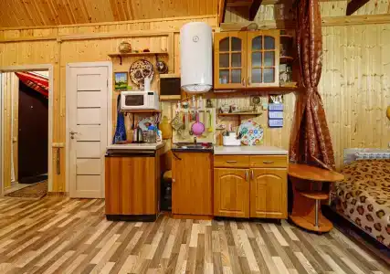 Домик у реки с бассейном и беседкой - 29