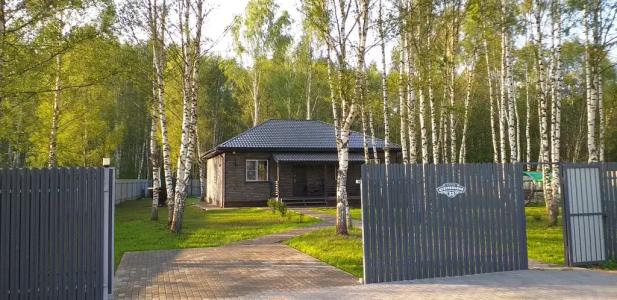 Загородный дом у реки в лесу - 0