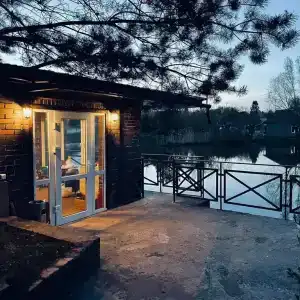 Дома на берегу озера - 48