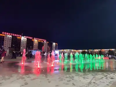 в центре, панорамный вид на площадь Победы и Амфитеатр - 32