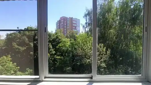 On Svobody, 13; на пл. Свободы - 11
