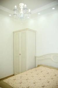 в центре - 12