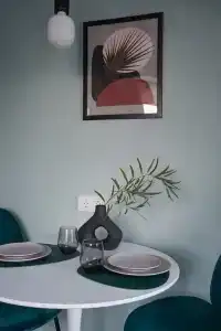 Современная студия Голубая с ванной у озера - 107