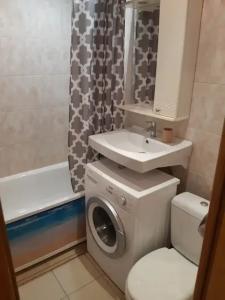 на площади Победы, 7 - 19