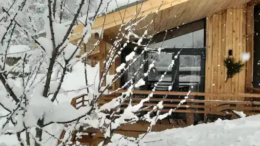 Домик в эко стиле с видом на горы - 42