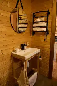 Сказочный A-frame у подножья горы - 23