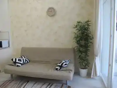 на Бульваре Надежд 6/2 - 14