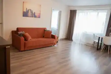 2к в центре, площадь за углом - 23