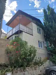 Уютный домик в центре города - 0