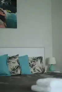 2к в центре, площадь за углом - 15