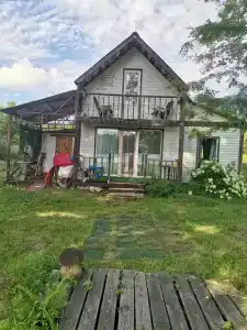 Домик Пряник на берегу озера  - 0