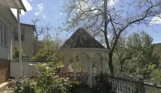 Дом с беседкой - 0