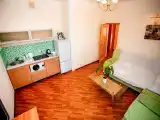 Апартаменты трехкомнатные с кухней и балконом