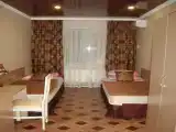 Четырёхместный номер комфорт с односпальными кроватями и диваном