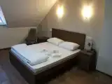 Семейный номер c двуспальной и односпальной кроватями