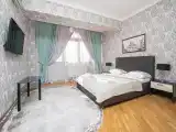 Четырёхместный номер люкс трехкомнатный с кухней и балконом