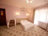 Двухместный номер с 2 отдельными кроватями или с 1 двуспальной полулюкс