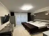 Трёхместный номер  с кухней и большим балконом с видом на горную реку