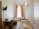 Трёхместный номер эконом с видом на город