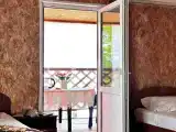 Двухместный номер с 2 отдельными кроватями с балконом и кондиционером рядом с озером