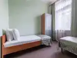 Двухместный номер с 2 отдельными кроватями Эконом с двумя раздельными кроватями и удобствами на этаже