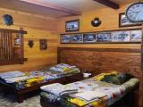 Трёхместный номер с 2 односпальными кроватями и диваном