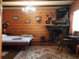 Трёхместный номер с 1 двухспальной кроватью и диваном
