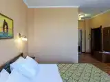 Двухместный номер с 1 кроватью улучшенный (I-категория) с двуспальной кроватью