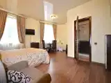 Двухместный номер с 1 кроватью двухспальной и креслом