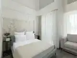 Двухместный номер с 1 кроватью и диваном делюкс